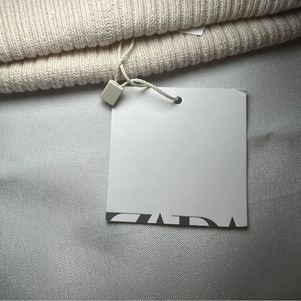 Zara NWT Cream Ribbed Kids‎ Beanie